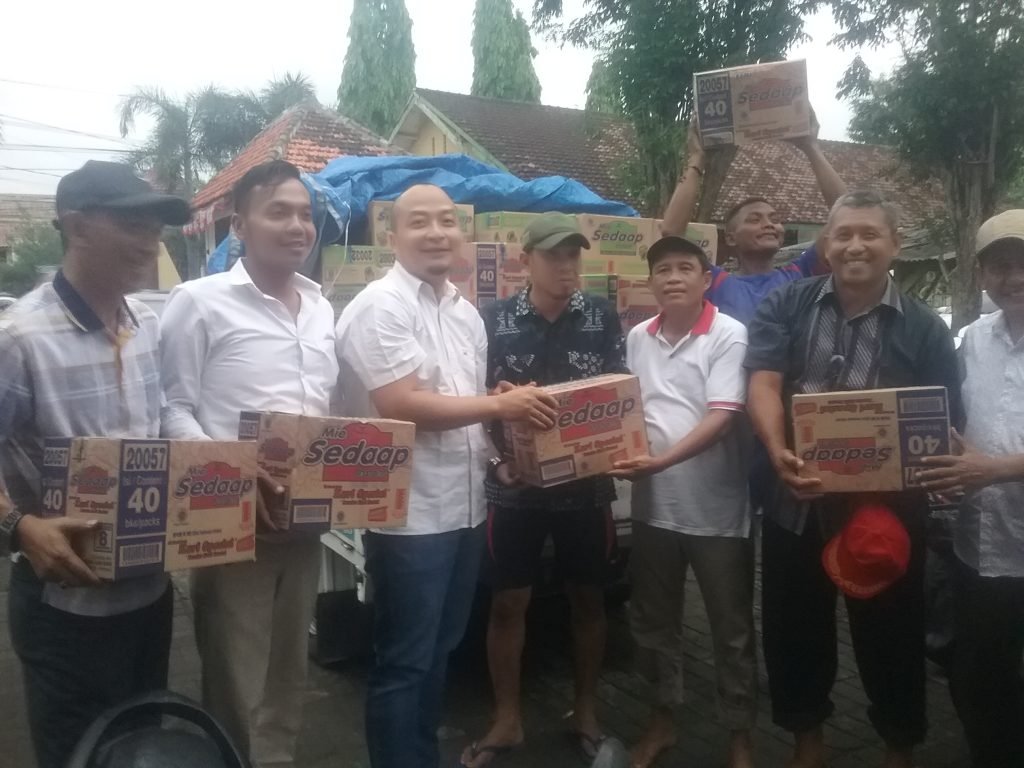Fraksi Gerindra Gresik Urunan Bantu Korban Banjir Kali Lamong