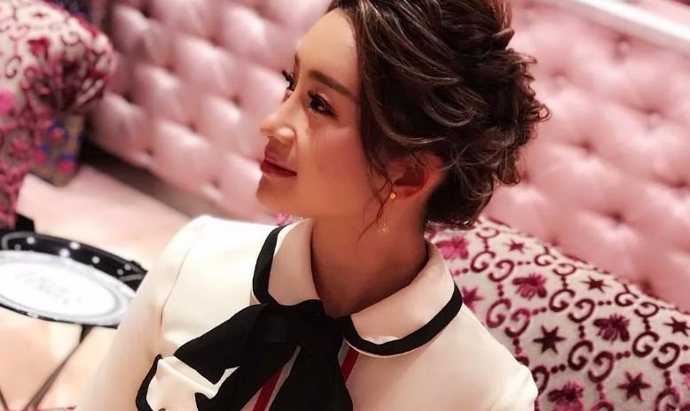 Hostes Top Jepang Ini Penghasilannya Rp 1 Miliar Per Bulan