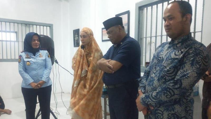 Tetes Air Mata Anggota DPR RI Ini Ambyar