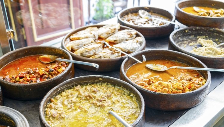 Hindari Makanan Ini Agar Tak Lemas saat Puasa