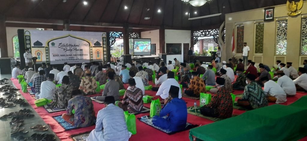 Bupati Pamekasan, Buka Bersama Kades Perangi Covid-19