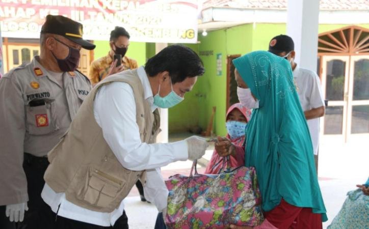 Warga Ploso dan Bumdes Peduli Sesama Tetangga Bantu Sembako