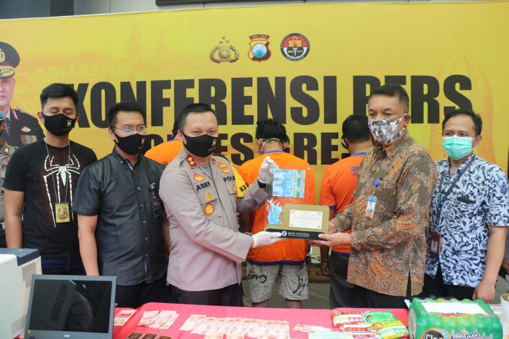 Polres Gresik Ringkus Pembuat dan Pengedar Uang Palsu