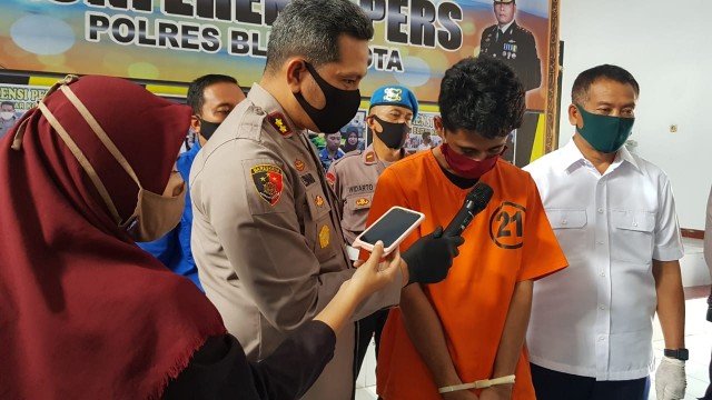 Wanita Penuh Tato Jalan Tengah Malam Ternyata Jual Pil Dobel L