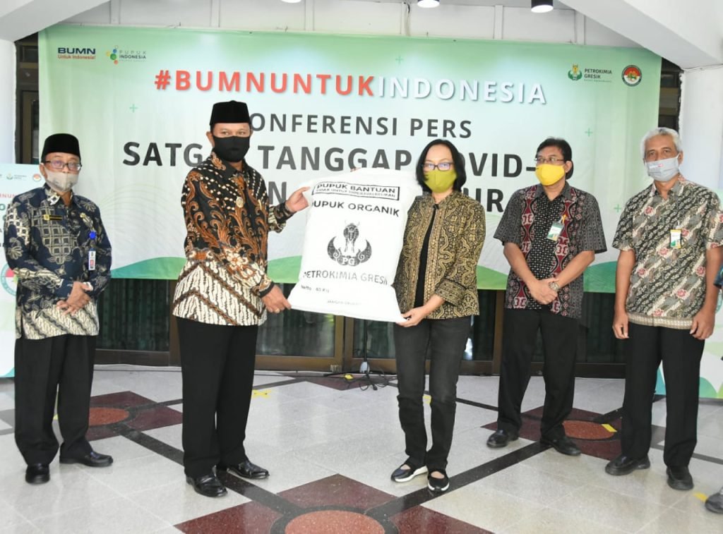 Petrokimia Gresik Bantu Petani Kota Madiun 50 Ton Pupuk Petroganik