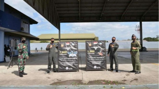 Dua Penerbang TNI AU Bukukan 1.000 Jam Terbang dengan Sukhoi