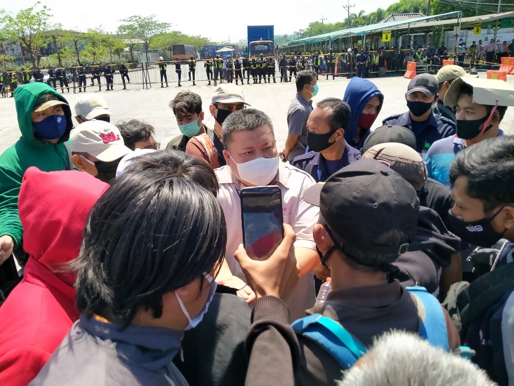 Pabrik Mie Sedap Didemo Warga Sukomulyo
