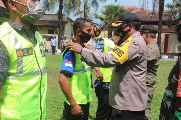 Ayo jaga Blitar, Polres Blitar Gelar Pasukan Lantik Relawan Cegah Covid-19