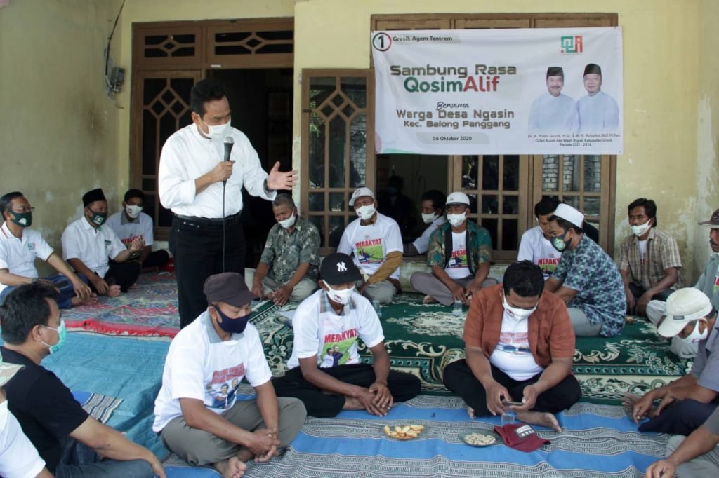 Di Balongpanggang, Pak Qosim dan Dokter Alif Disambati Soa lKali Lamong