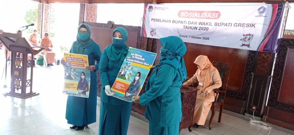 Bagikan 20 ribu Masker, PKK Gresik Siap Aktifkan Posyandu Balita