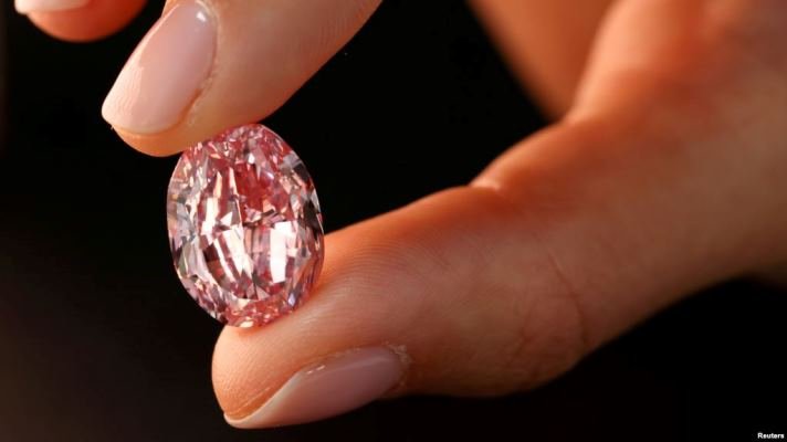 Berlian Merah Muda Terjual Rp 408 Miliar di Sotheby Jenewa