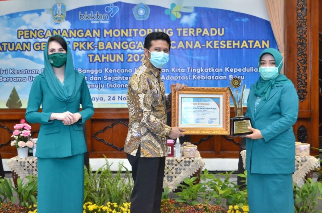 Juara 1 Lingkungan Bersih dan Sehat Tingkat Jatim, Desa Prupuh Maju Nasional