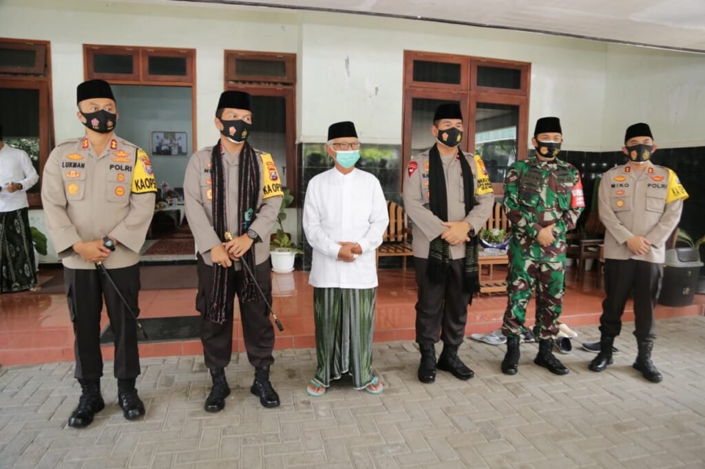 Kunjungi Ponpes Al Amien, Kapolda Jatim Terima Pesan Moral Dari Pimpinan Ponpes