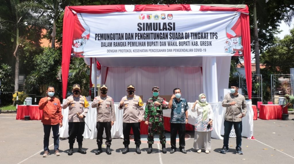 Jamin Coblosan Aman dan Sehat, Polres Gresik Gelar Simulasi Sesuai Prokes