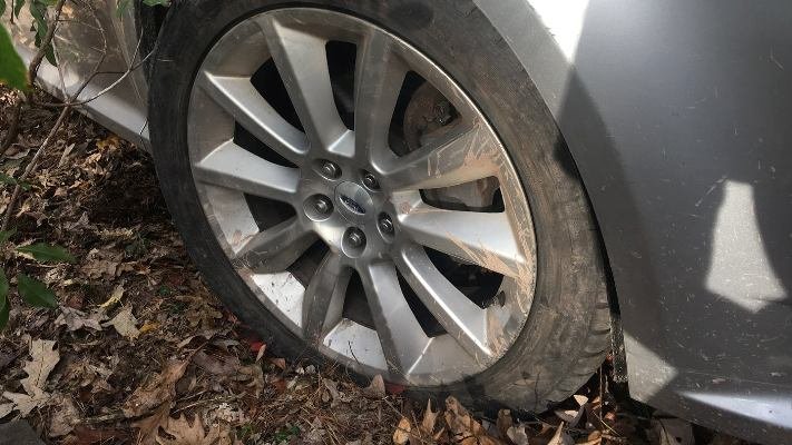 Jangan Kemudikan Mobil Anda saat Ban Kempes