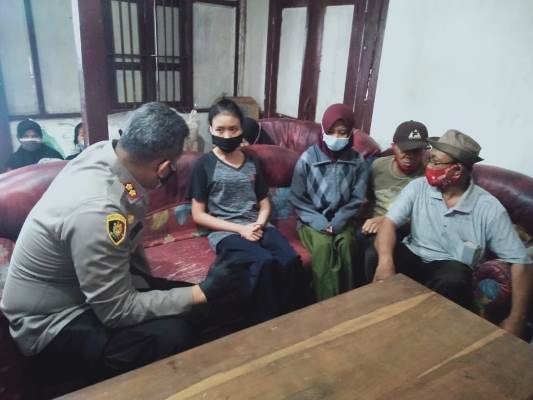 Ayah dan Dua Anak Diduga Meninggal Tak Wajar Warga Blitar Geger