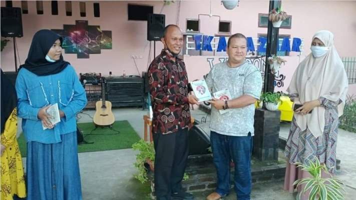 FPL Pasbar Rilis Buku Antologi Puisi ‘Indonesia Sakti, Pusaka Kusayang’ Karya 75 Pelajar se-Pasaman Barat