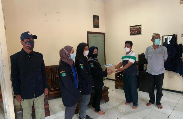 Kartar Kecamatan Krian Sumbang APD kepada Para Jurnalis
