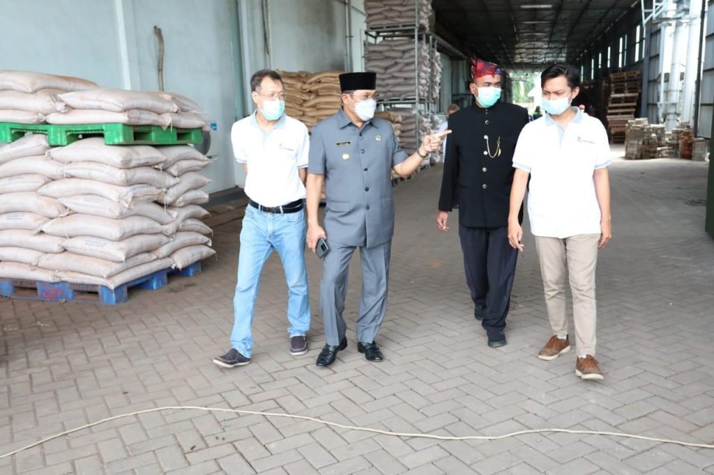 Cak Hud Sidak Prokes di PT Aneka Kakao Sidoarjo