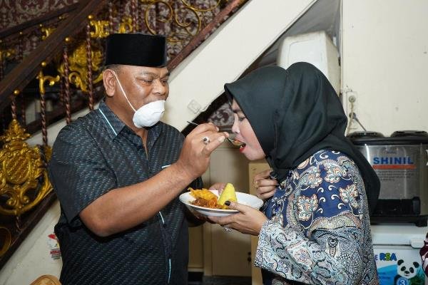 Peringatan HUT Pernikahan H Rahmat Muhajirin-Hj Mimik Diselenggarakan Sederhana dengan Prokes Covid-19