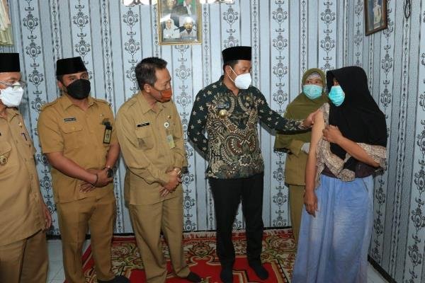 Wabup Sidoarjo H Subandi Jenguk Warga Tak Mampu di Ngingas