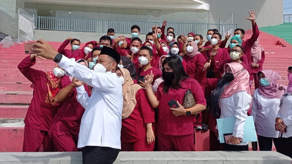 Didatangi Bupati Gus Yani Insentif Nakes Covid-19 Langsung Cair