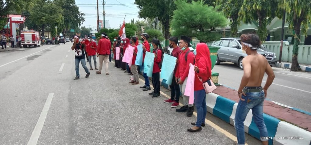 Tolak Tambang Fosfat, GMNI Gelar Demonstrasi di Depan Gedung DPRD Sumenep