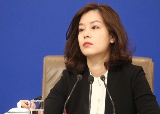 Penterjemah Cantik China Ini Bikin Geger Internet Setelah KTT Alaska, Siapa Dia?