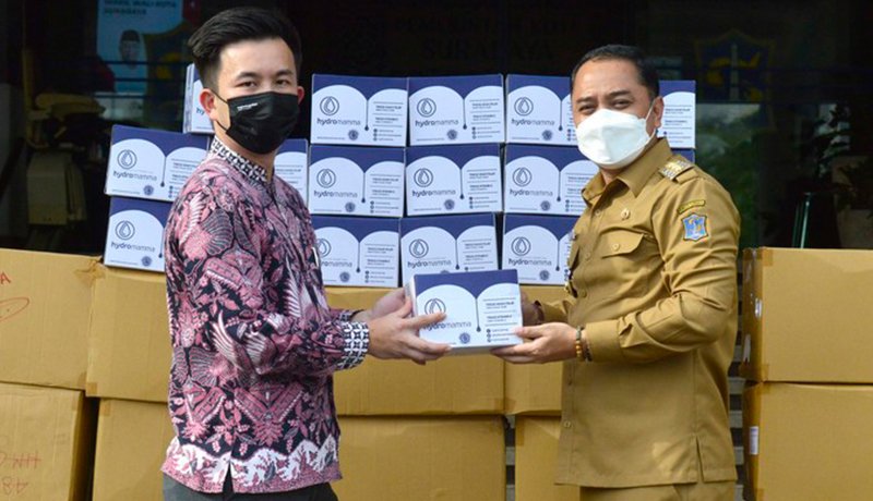 Bantuan 5.500 Kotak Vitamin C dari PT Karniel Pacific Indonesia untuk Lansia Surabaya
