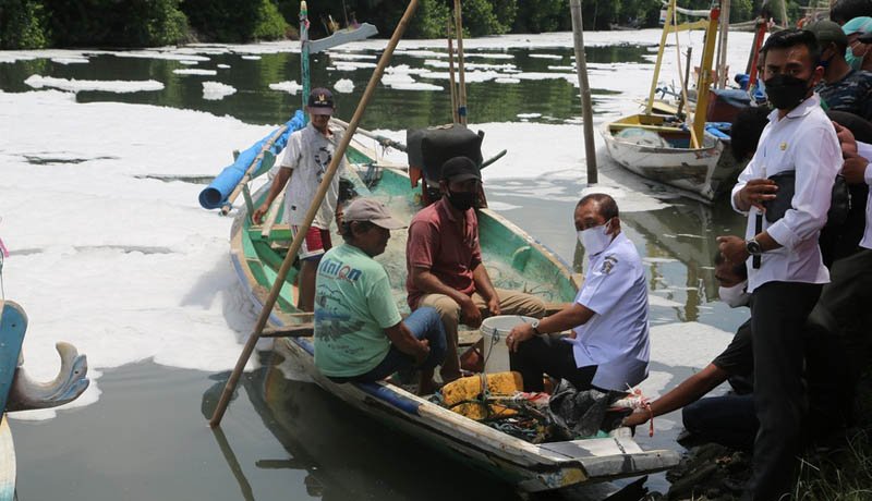 Sungai Tambak Wedi Tercemar Wawali Kota Armuji Blusukan Dengan Naik Perahu di Sungai