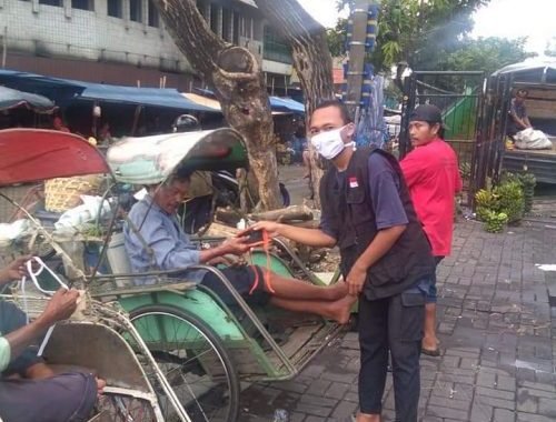 Yanmas, DPD Kota Surabaya Partai Gelora Bagi-Bagi Takjil Gratis