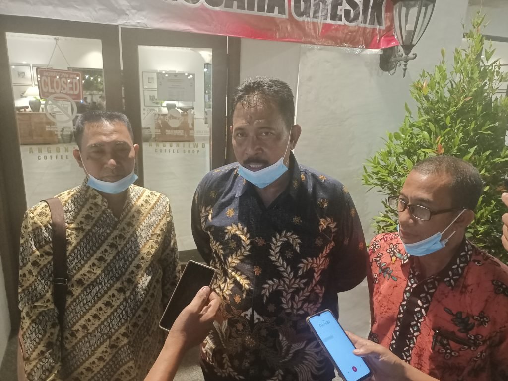 Pengusaha Gresik Barat Minta Pemda Bongkar Portal Jalan