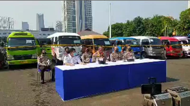 Polda Metro Jaya Mulai Menangkap 115 Travel Gelap yang Angkut Pemudik ke Luar Jakarta | Jelang Larangan Mudik Lebaran 2021