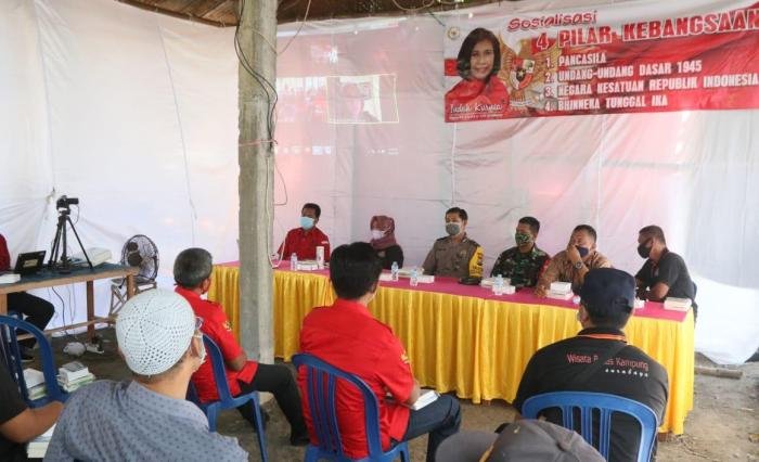 Indah Kurnia Sosialisasi 4 Pilar di Wisata Batas Kampung Balasklumprik Surabaya