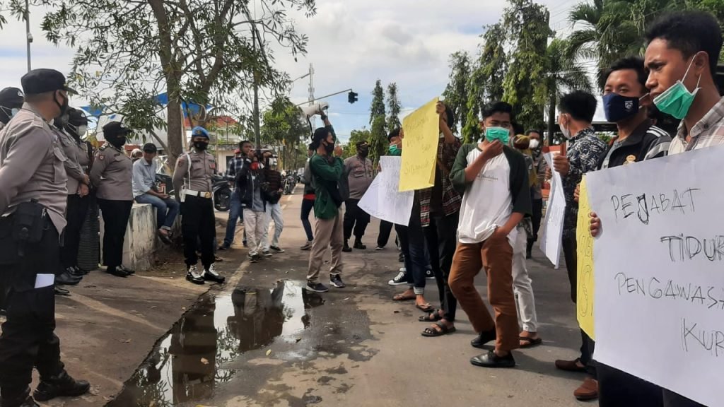 Evaluasi Kinerja Guru ASN Kepulauan, Mahasiswa Geruduk Disdik Sumenep