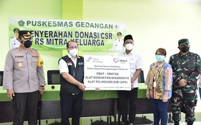 RS Mitra Keluarga Serahkan CSR untuk Enam Puskesmas di Sidoarjo