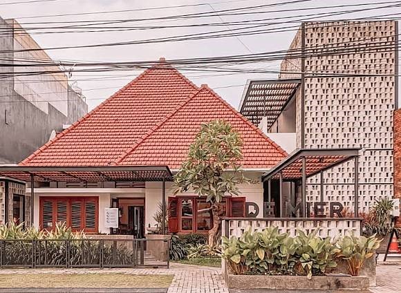 De Mier Eat And Stay Surabaya, Desain Cafe dan Penginapan Yang Homey