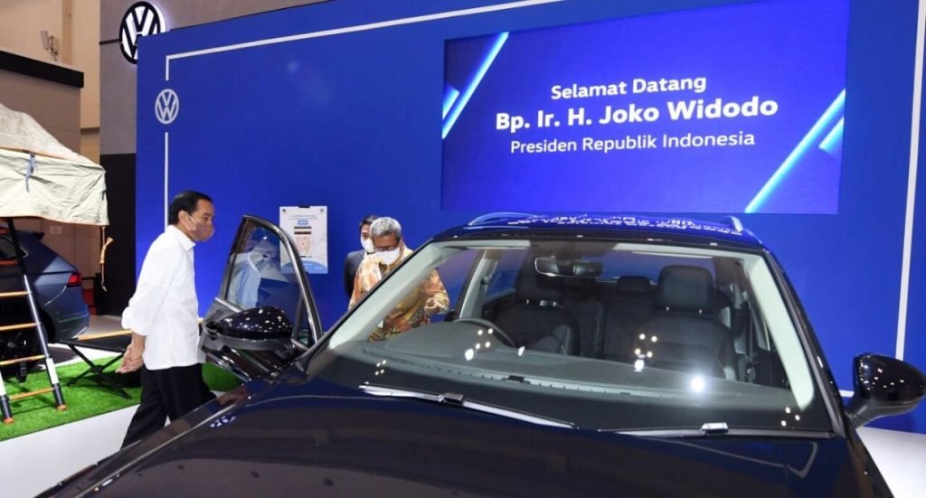 Jajal Mobil Listrik, Presiden Dorong Pembangunan Ekosistem Mobil Listrik