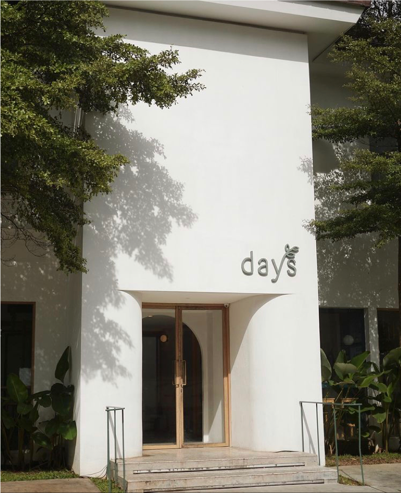 Mau Ngopi Sambil Perawatan? Di Days Caffee Surabaya Aja!