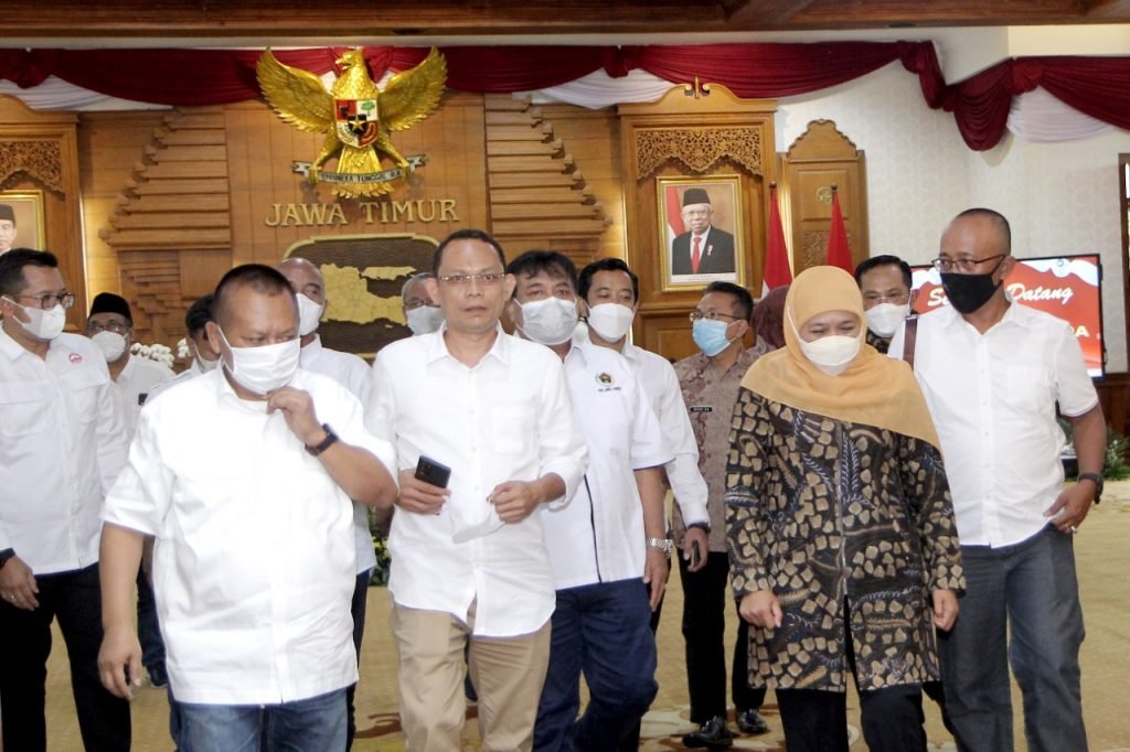 Gubernur Khofifah Berharap PWI Jatim Bantu Ekonomi Daerah dan Pengurangan Kemiskinan Ekstrem