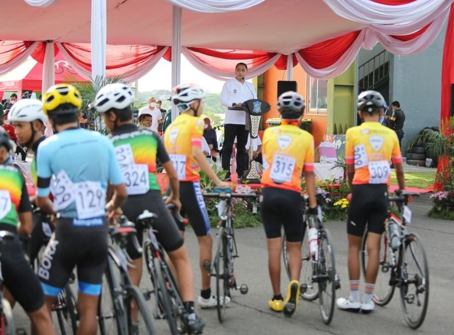 Tingkatkat Potensi Atlet Balap Sepeda, Walikota Eri Gelar Surabaya Race 2021
