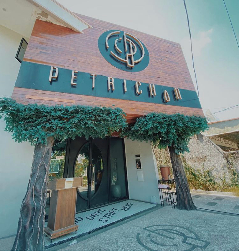 Petrichor Cafe Surabaya, Vibesnya Bali Bangettt Nih!