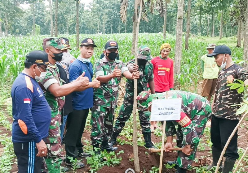 Aksi Tanam Pohon TNI Bersama Forkopimcam