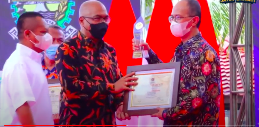 Adik Dwi Putranto Raih Penghargaan Tokoh UMKM dari PWI Jatim