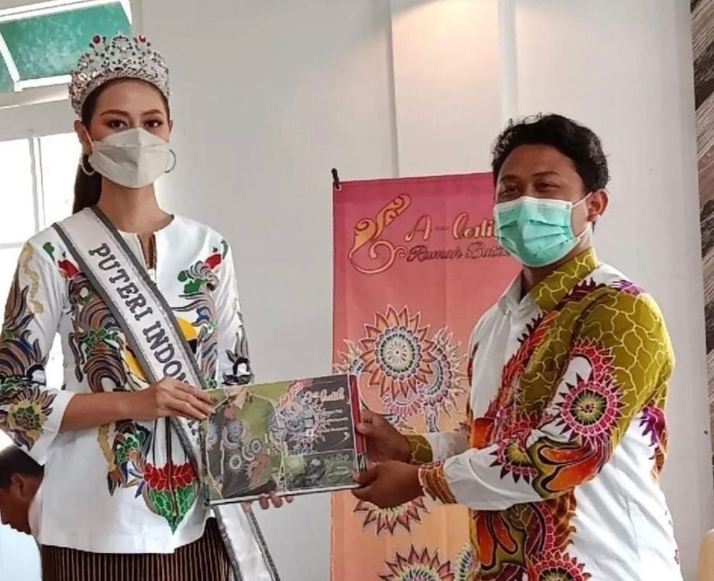 Modal Rp.500 ribu, Pembatik Muda Asal Sumenep Raup Keuntungan Puluhan Juta