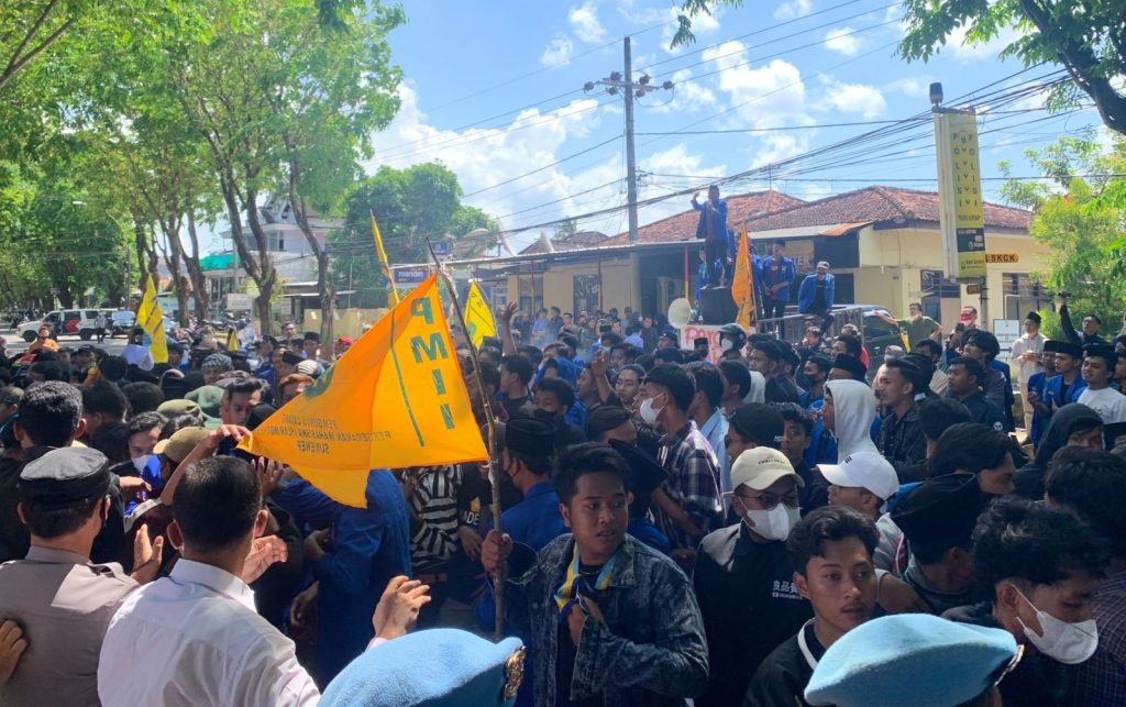 Ribuan Aktivis PMII Sumenep “Luruk” Mapolres
