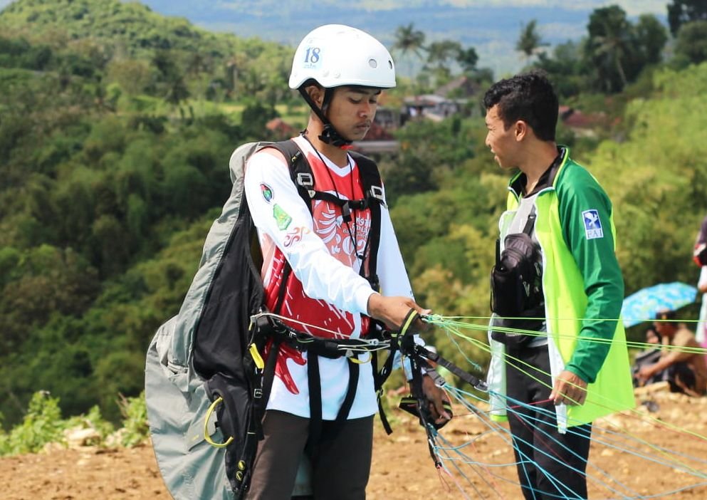 Peserta Asal Sumenep Raih Juara 2 Festival Paralayang Di Puncak Lanjari