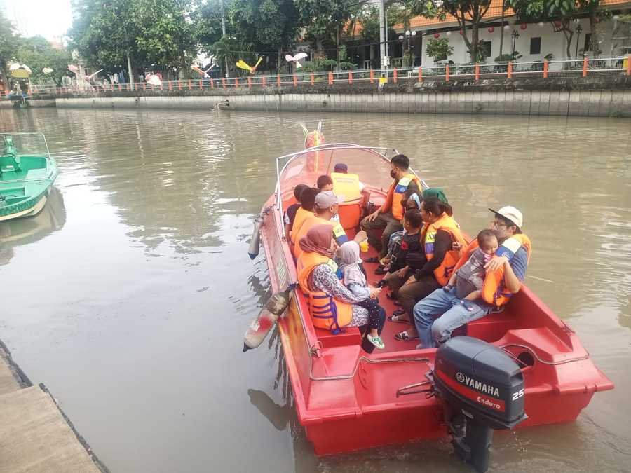 Wisata Perahu Kalimas Surabaya Jadi Primadona Wisatawan di Libur Lebaran Idul Fitri