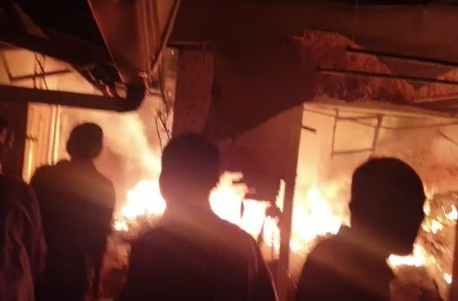 Empat Kios Di Pasar Sumenep Ludes Terbakar