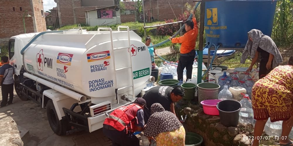 PMI Jember Distribusikan 20.000 Liter Air Bersih di Kecamatan Patrang